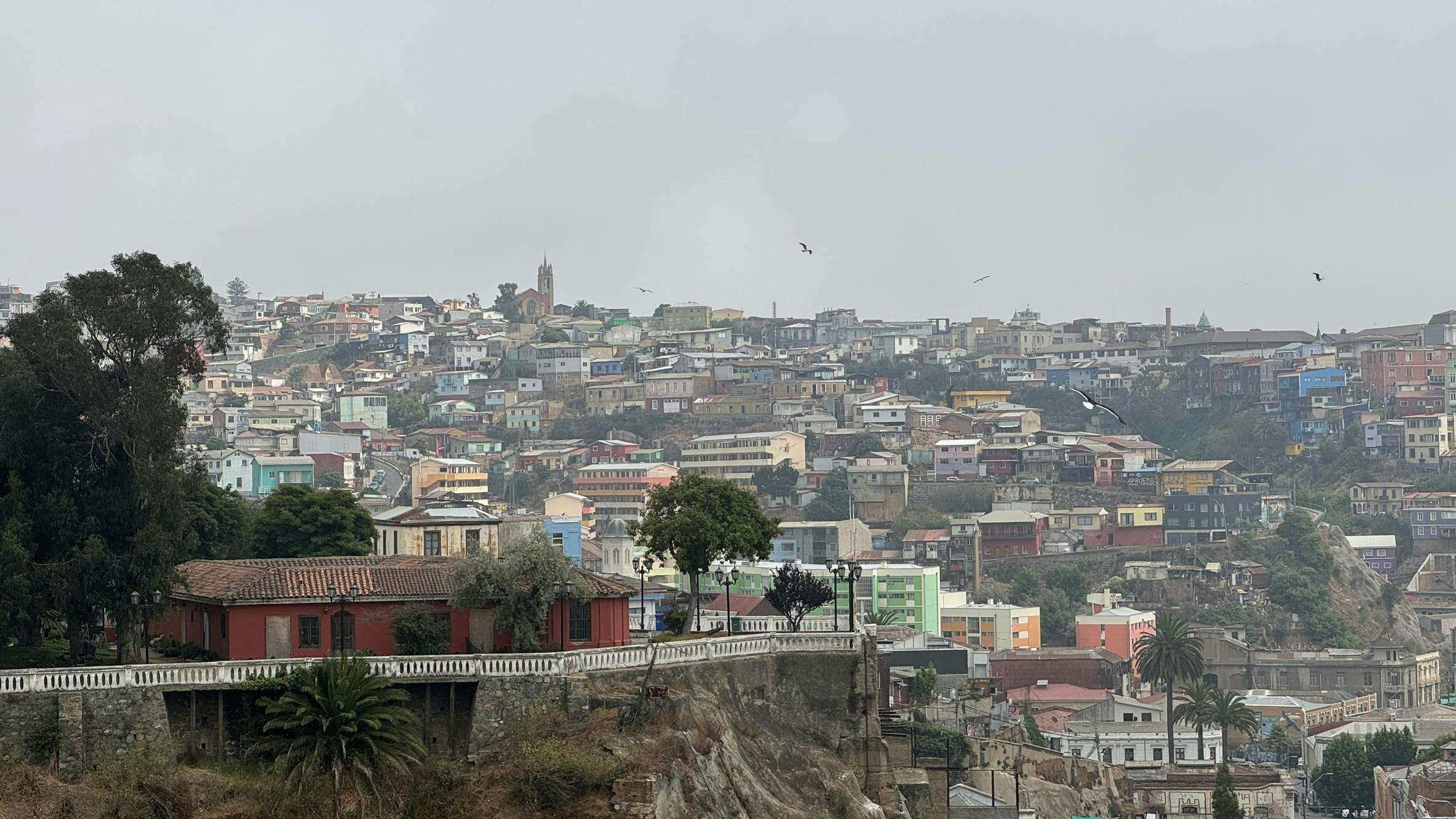 Conheça o litoral: Valparaíso, a  cidade das cores e do patrimônio mundial